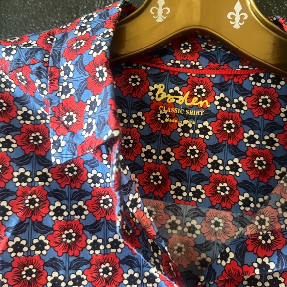 Boden Red and Blue Floral Button-Down Shirt size 6 euc - Picture 3 of 4